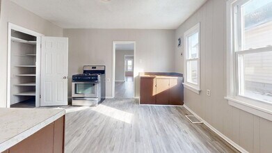 Building Photo - 3272 W 50th St