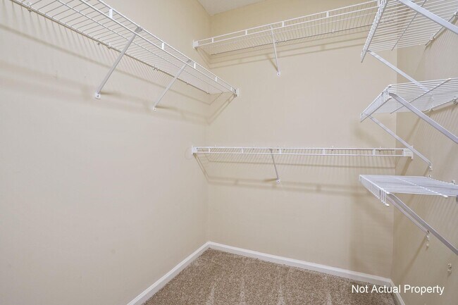 Building Photo - 5002 Stratford Pine Ln