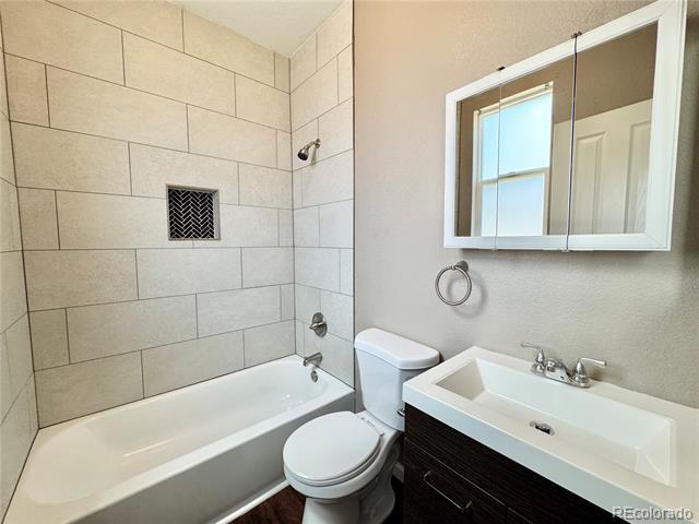 Building Photo - 1730 Lake Shore Pl