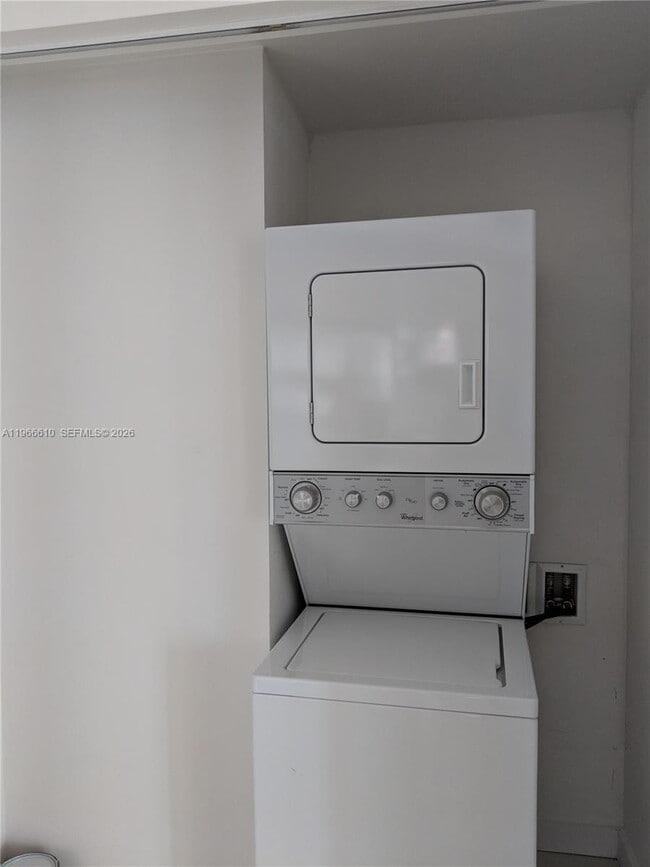 Building Photo - 350 S Miami Ave