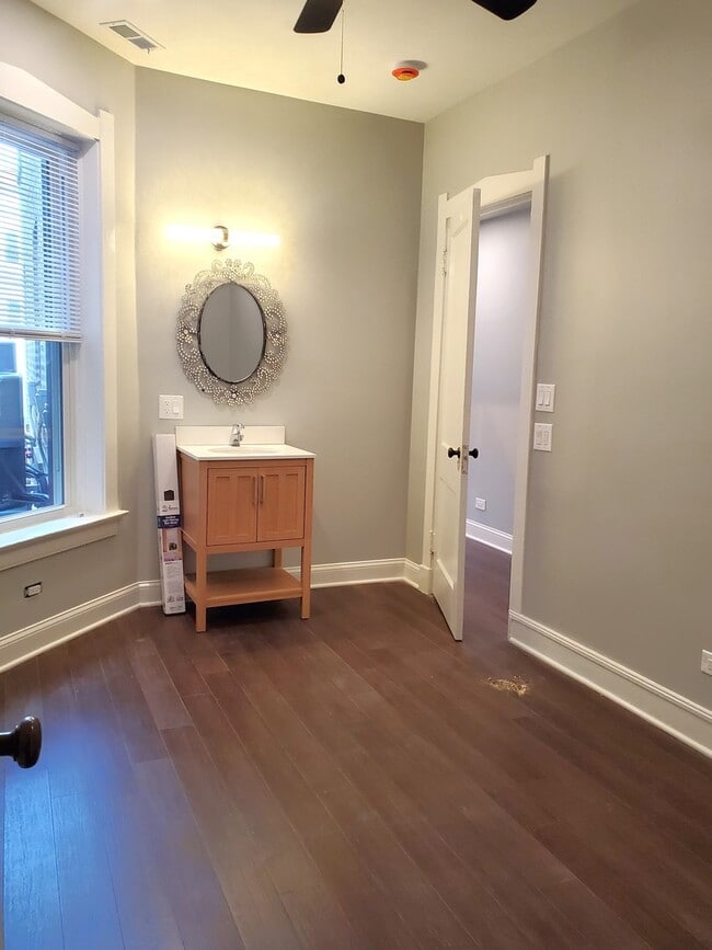 Building Photo - 1322 W Ardmore Ave