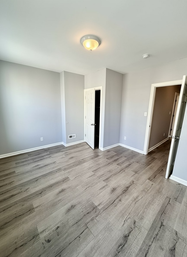 Building Photo - 134 N Lindenwood St