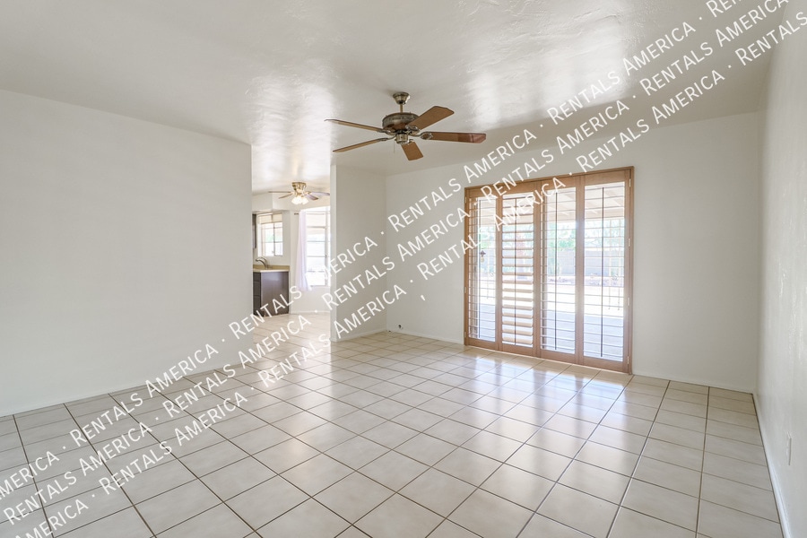 Building Photo - 4201 E Stanford Dr