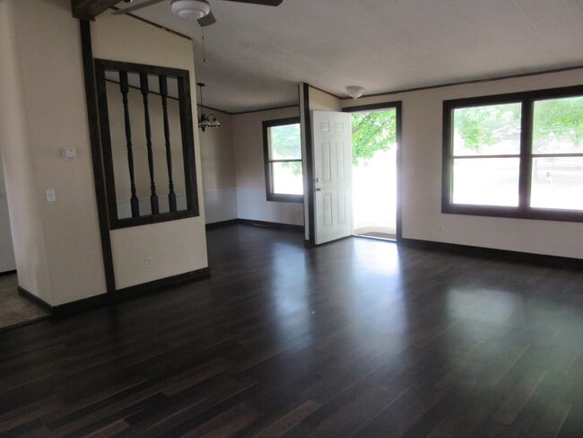 Building Photo - 301 Windmere Cir