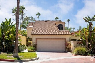 Building Photo - Beautifully remodeled home in the desirabl...