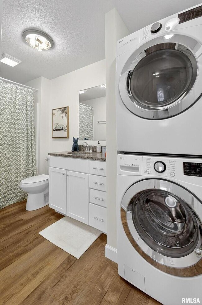 Building Photo - 4833 Lauren Ln