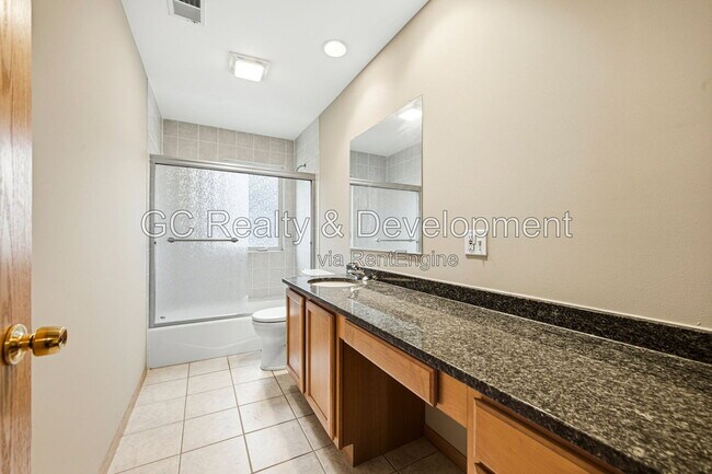 Building Photo - 1007 Forest Dr