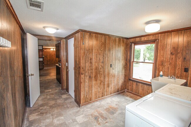 Building Photo - 6228 Rocky Ford Rd