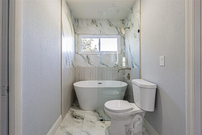 Building Photo - 6370 Conniewood Square