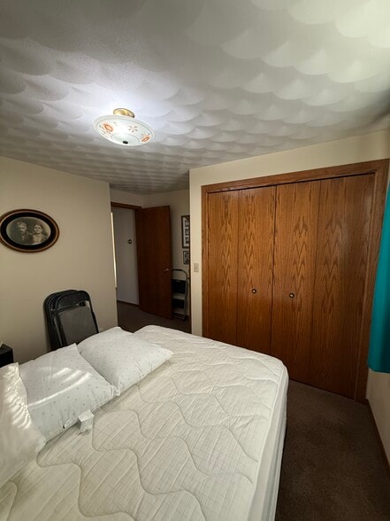 Building Photo - 520 S Kensington Dr