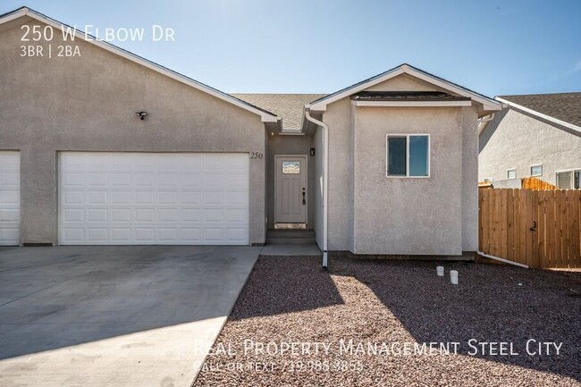 Building Photo - Gorgeous 3 Bedroom Home in Pueblo West