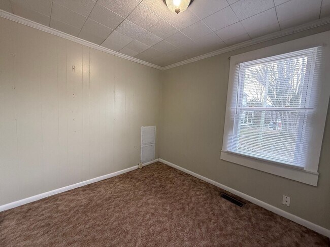 Building Photo - 3 Bedroom 1 Bathroom Home in Greeneville, TN