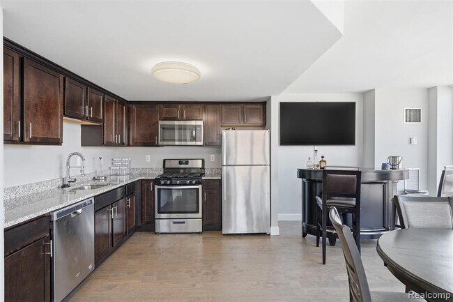 Building Photo - 250 E Harbortown Dr
