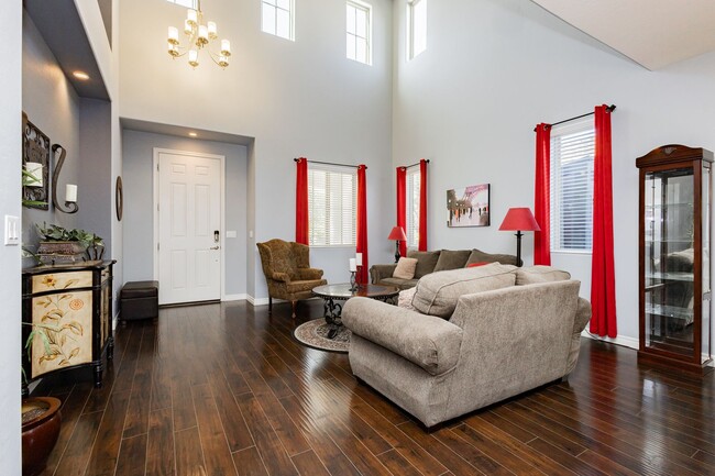 Building Photo - Stunning 4 bedroom 3.5 bath home with 3 ca...