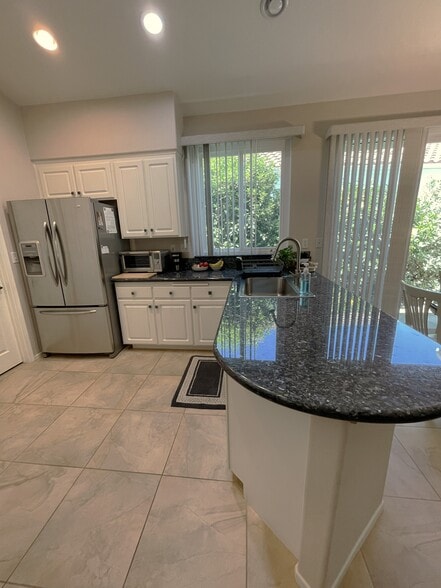 Building Photo - 4868 Thebes Way