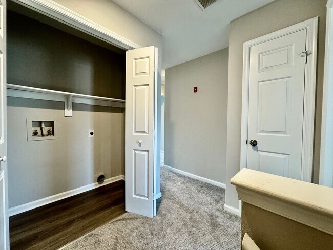 Building Photo - COMPLETELY Updated & Ready 08-21-26!! Sparkling Community Pool - Pet Friendly - Fenced Backyard!