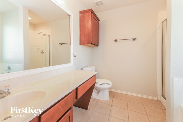 Building Photo - 2064 Fairview Dr