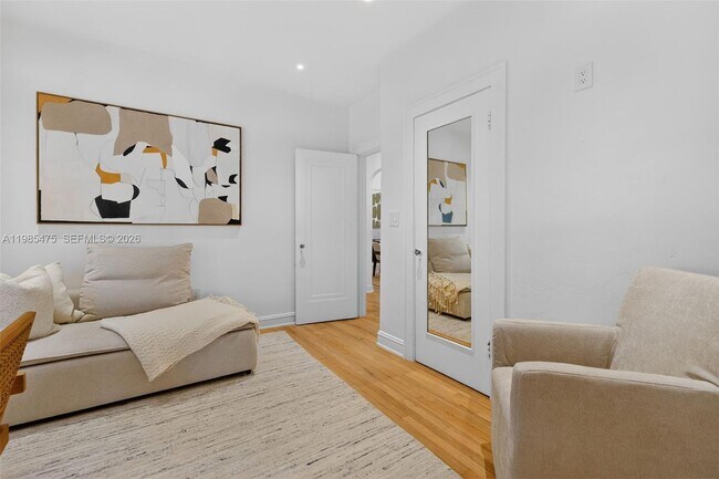 Building Photo - 1305 Alhambra Cir