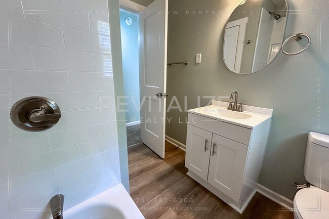 Building Photo - Fully Remodeled 3-Bed Home with Spacious Y...