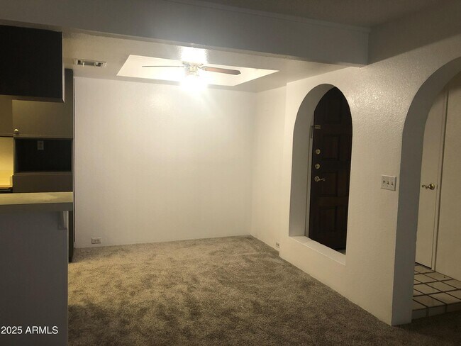Building Photo - 7557 N Dreamy Draw Dr