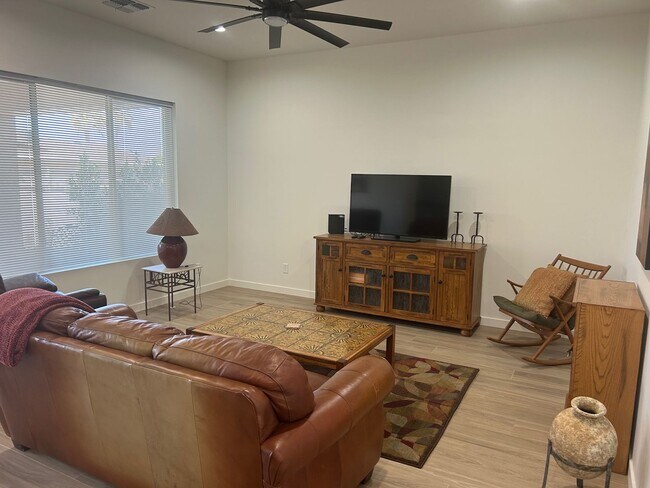Building Photo - 26424 S Lakewood Dr