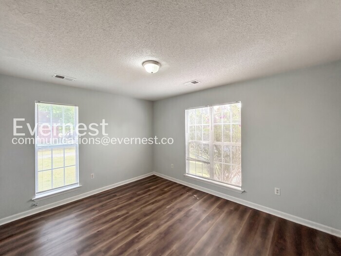 Building Photo - 9136 Kaitlyn Dr S