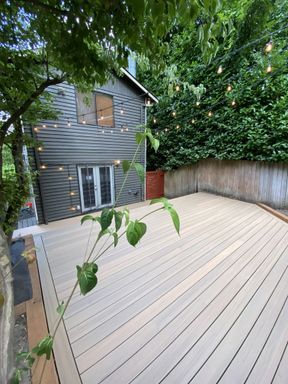 Building Photo - Maple Leaf 2-story 3 bed/2.5 bath with deck and garage available now for $3700!!