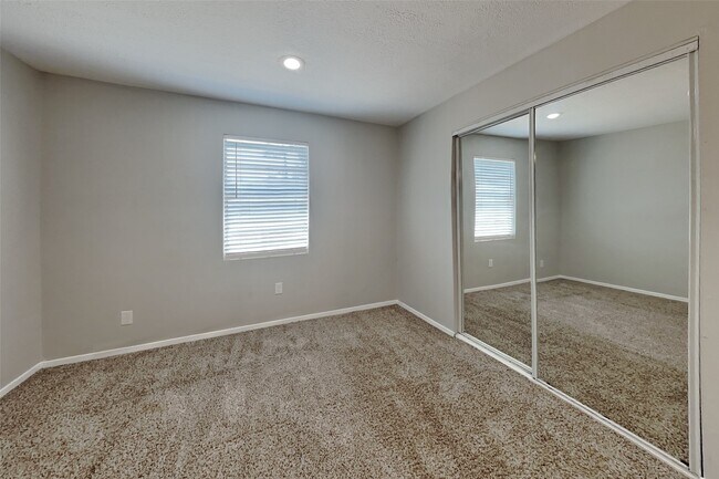 Building Photo - 4474 W Cypress Villas Dr
