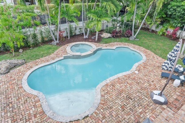 Building Photo - 9636 NE 5th Avenue Rd