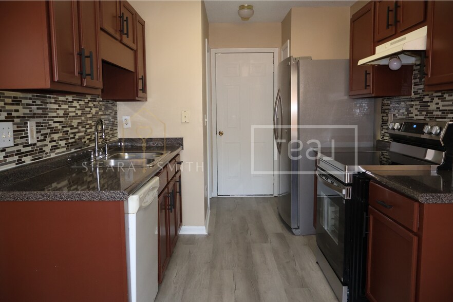 Building Photo - 6013 Silkwater Ct