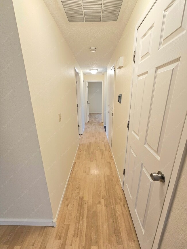 Building Photo - 7323 SE Rural St