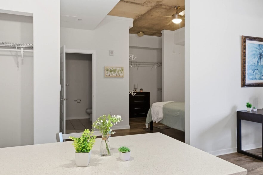 Building Photo - 28 Woolfe St