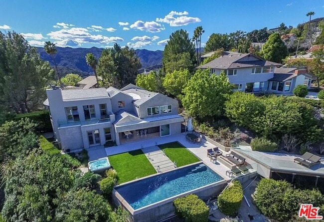 Building Photo - 2528 Westridge Rd