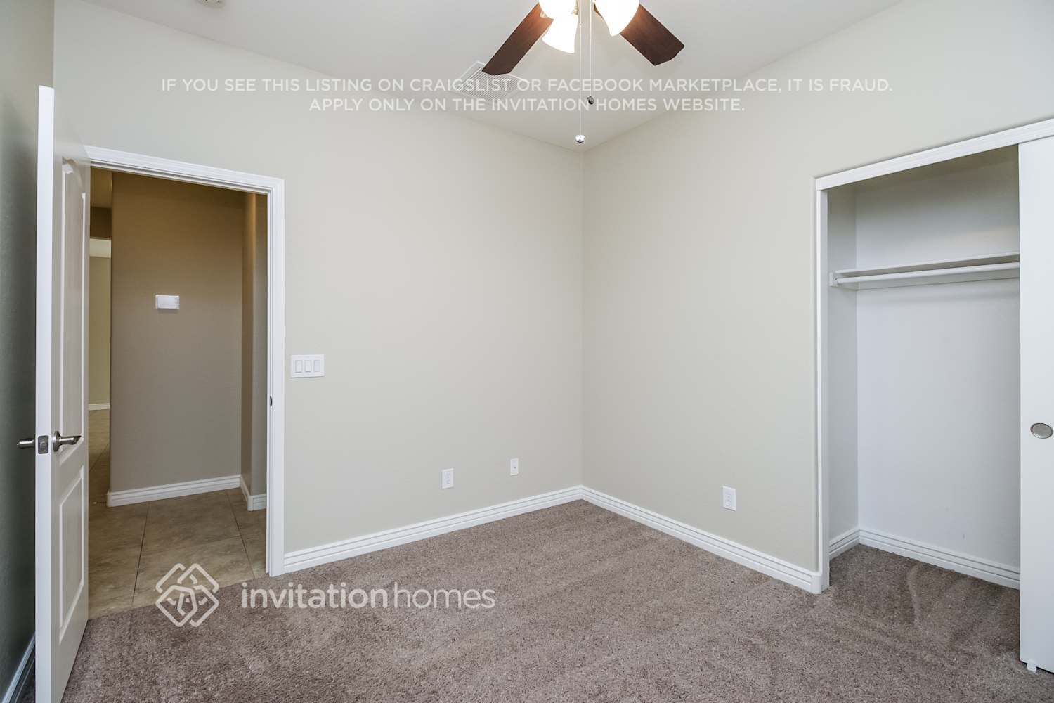 Building Photo - 1015 W Desert Valley Dr