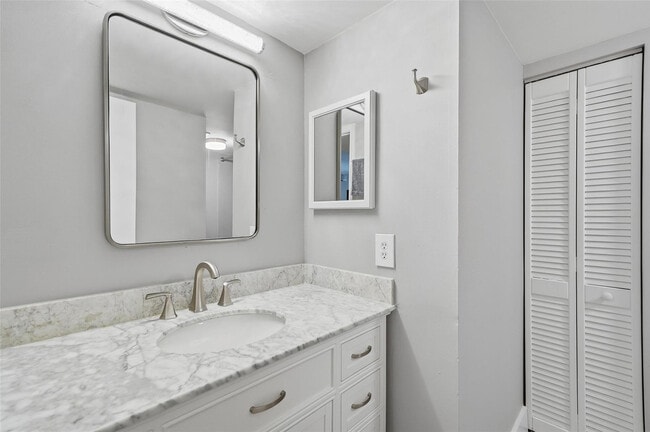 Building Photo - 8412 Shadow Ct