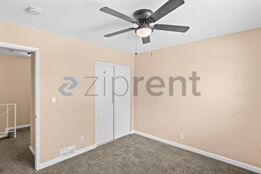 Building Photo - Unit 3