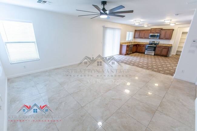 Building Photo - 110 Cholla St