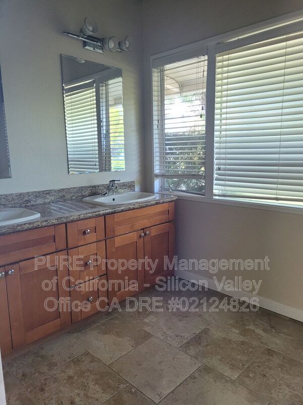 Building Photo - 21224 Saratoga Hills Rd