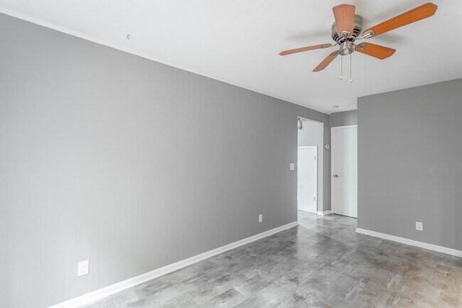 Building Photo - 510 Ely Rd