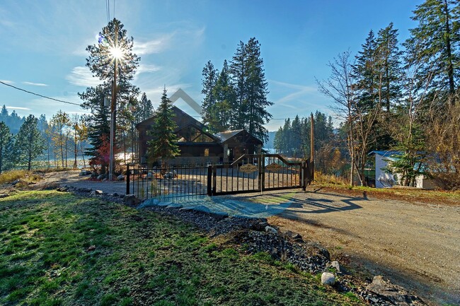 Building Photo - Stunning Luxury Hayden Lake Lodge with 5 B...