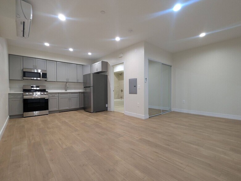 Interior Photo - 14411 Vanowen St.