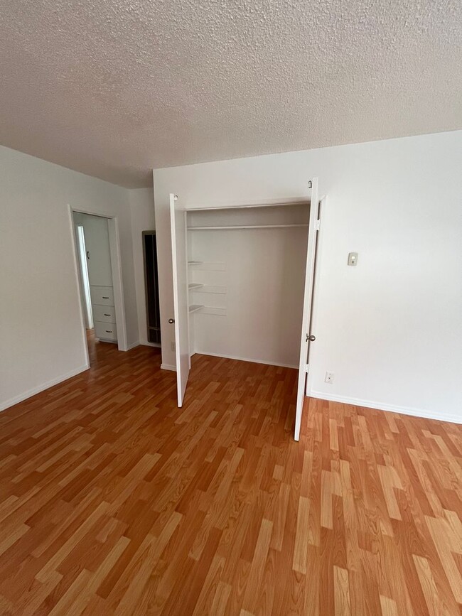 Building Photo - 6600 Whitsett Ave