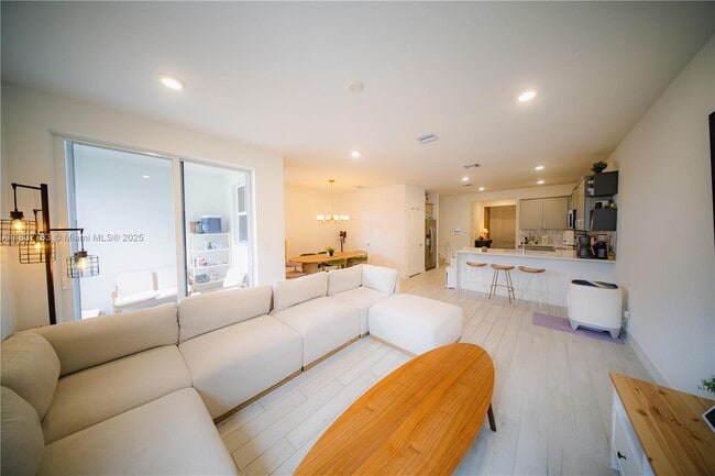 Building Photo - 138 SW 171st Terrace