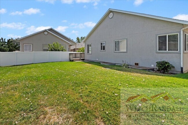 Building Photo - Spacious Residence in Taylorsville – 5 Bed...