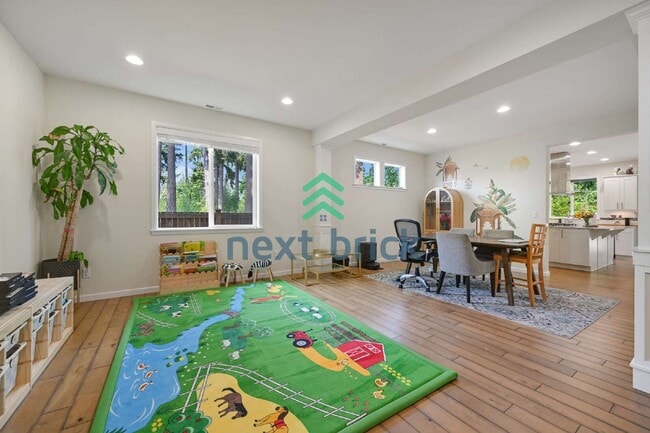 Building Photo - "Spacious 5-Bedroom Retreat with 3 Full Baths in Snohomish – 3,350 Sq Ft of Comfortable Living!"