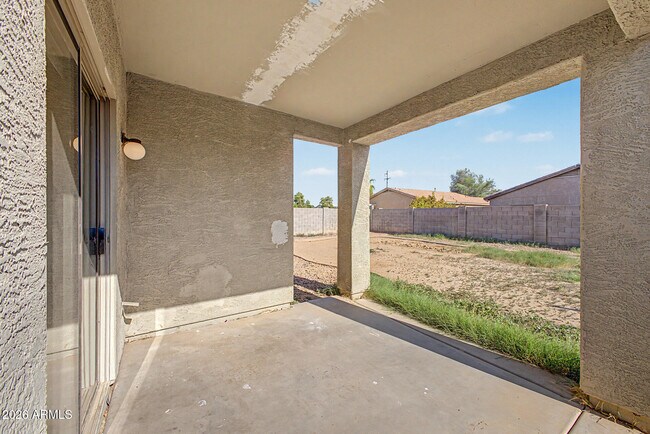 Building Photo - 9111 W Cambridge Ave