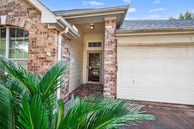 Building Photo - 16414 Sylvan Dale Dr