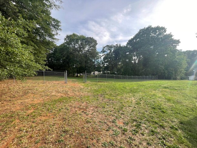 Building Photo - 2715 W Whitner St