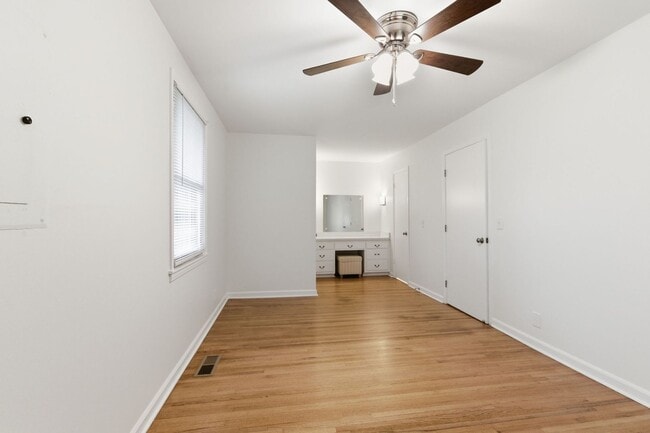 Building Photo - Crieve Hall Duplex