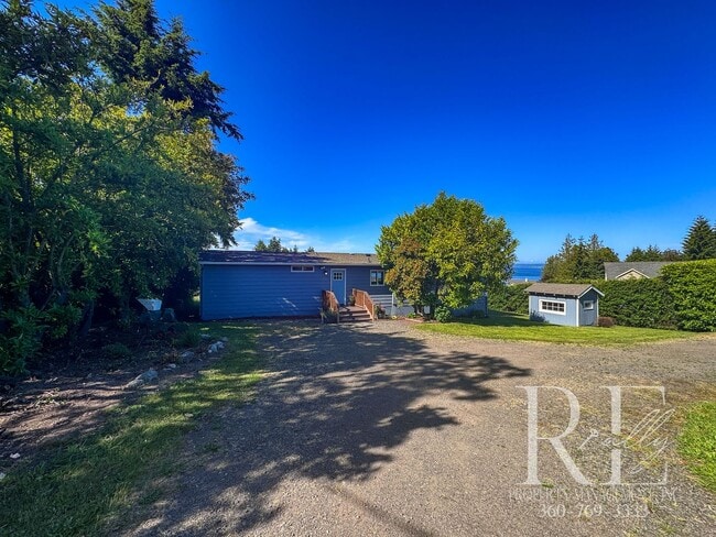 Building Photo - Coastal 3-Bed Home with Stunning Puget Sou...